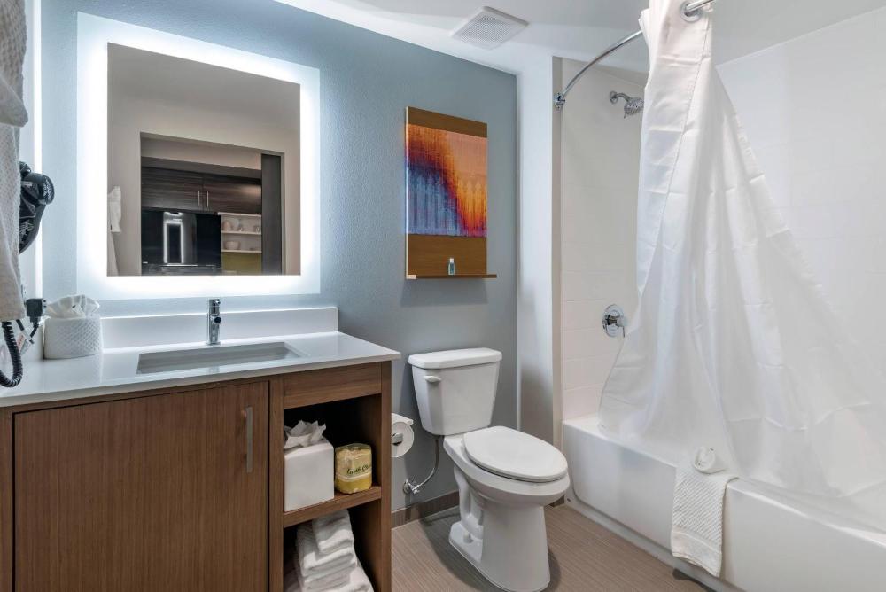 Queen Suite with Two Queen Beds - Non-Smoking interior